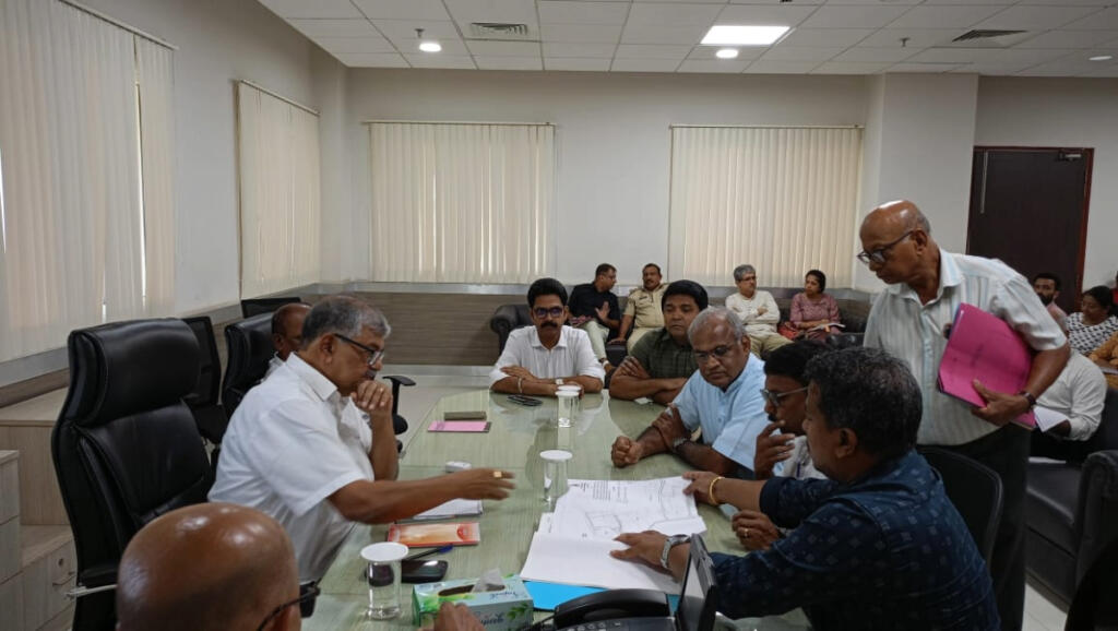 Environment Minister Aleixo Sequeira in discussion with officials.