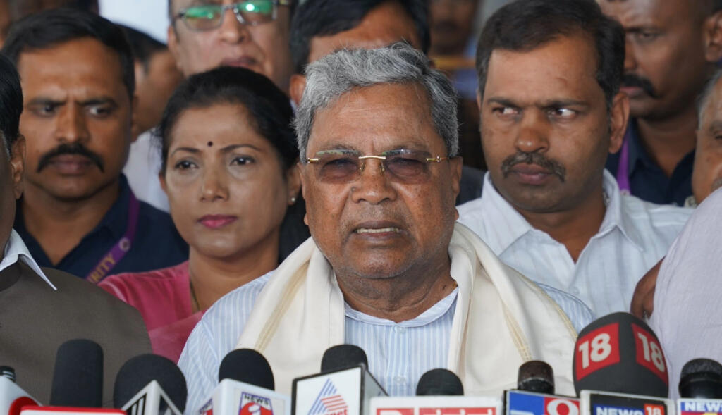 Karnataka CM Siddaramaiah talking to the press. 