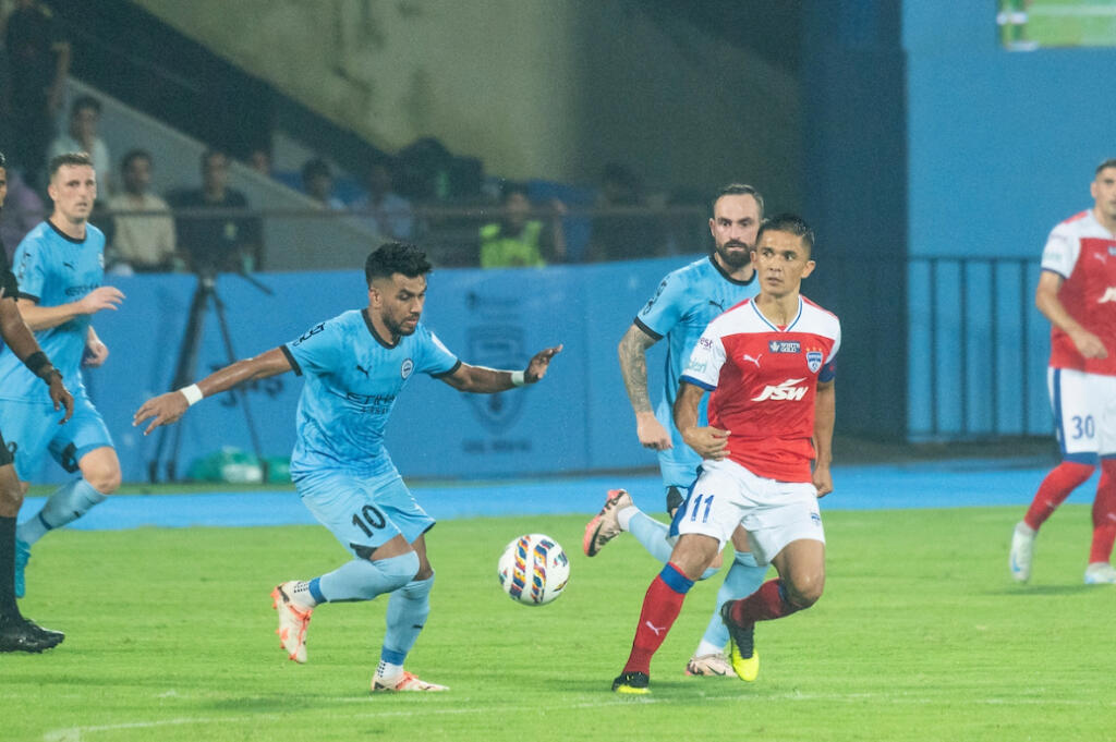 MCFC's Brandon Fernandes in action against BFC's Sunil Chhetri