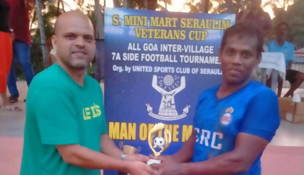Agnelo Colaco was awarded the Man of the Match award by Sohan D'Costa Executive Member of U.S.C of Sersulim
