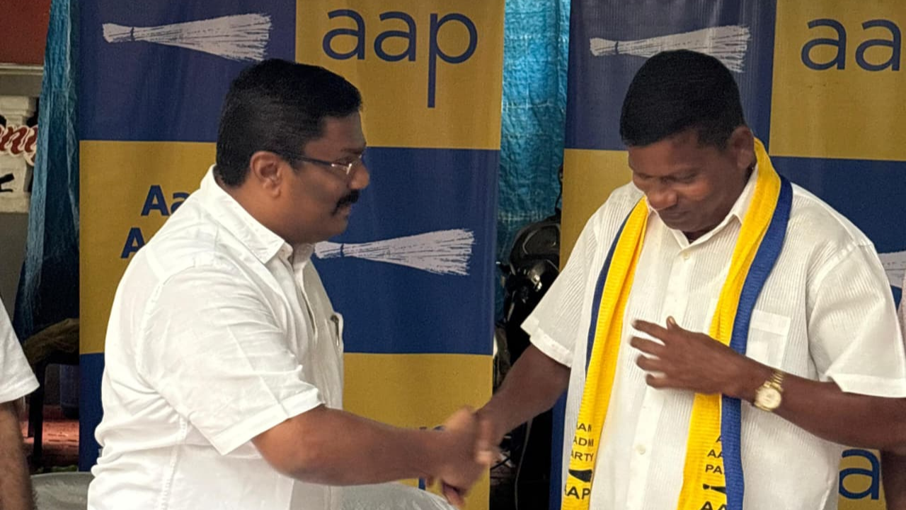 Former Betalbatim Panch Santu Fernandes Joins AAP