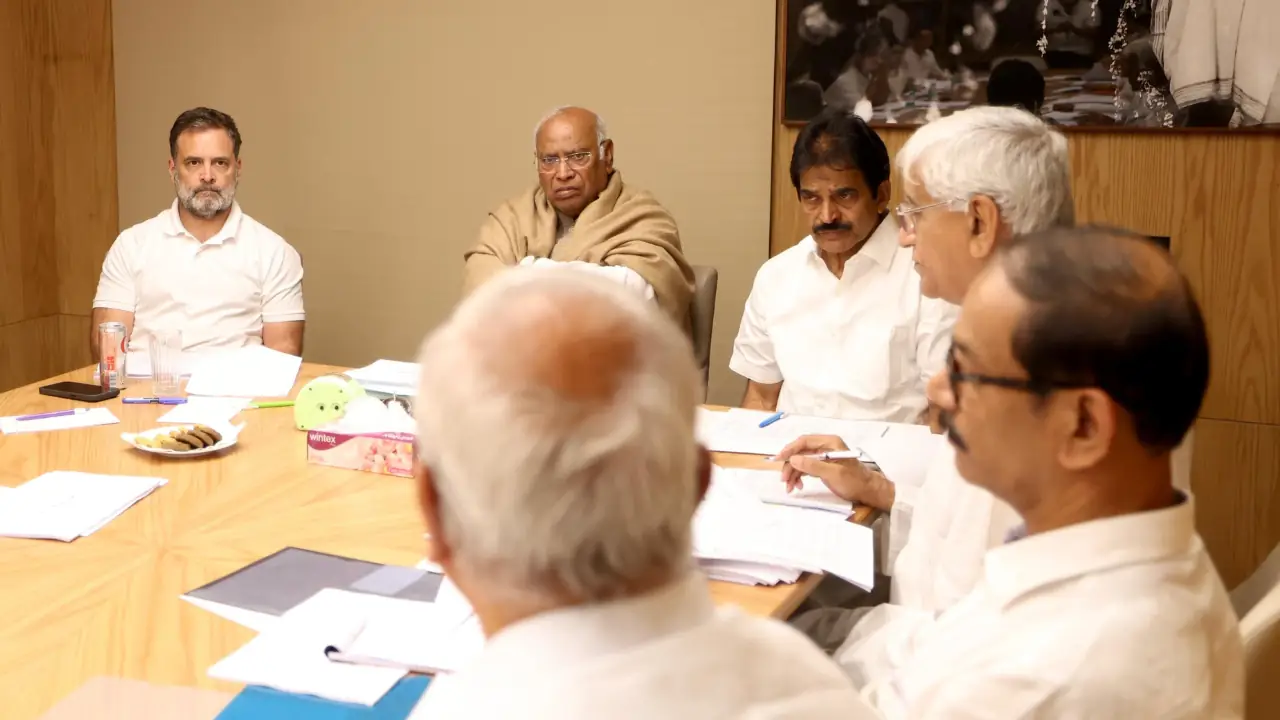 Rahul Gandhi Attends Congress CEC Meet for Puducherry Polls