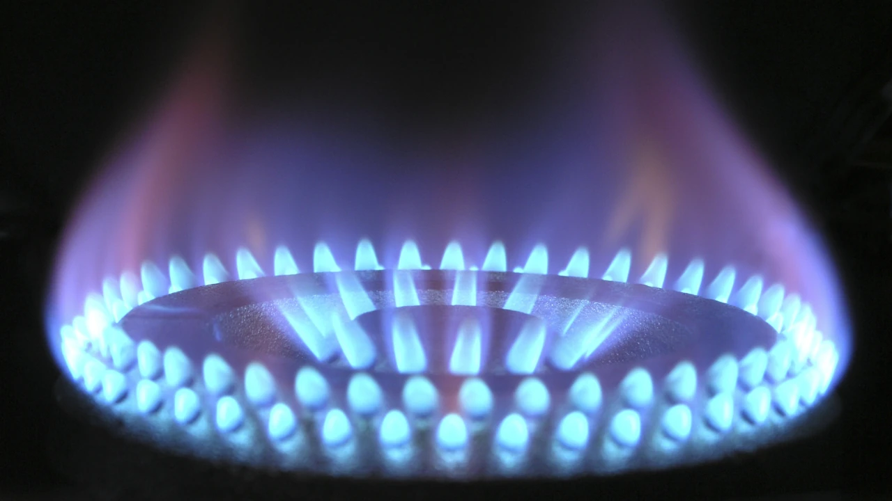 Domestic LPG Price Hiked by ₹60; Commercial Cylinders Up ₹115