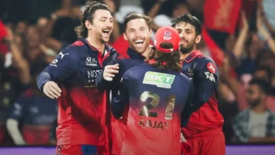 RCB chase 202 in record time to beat SRH by 6 wickets