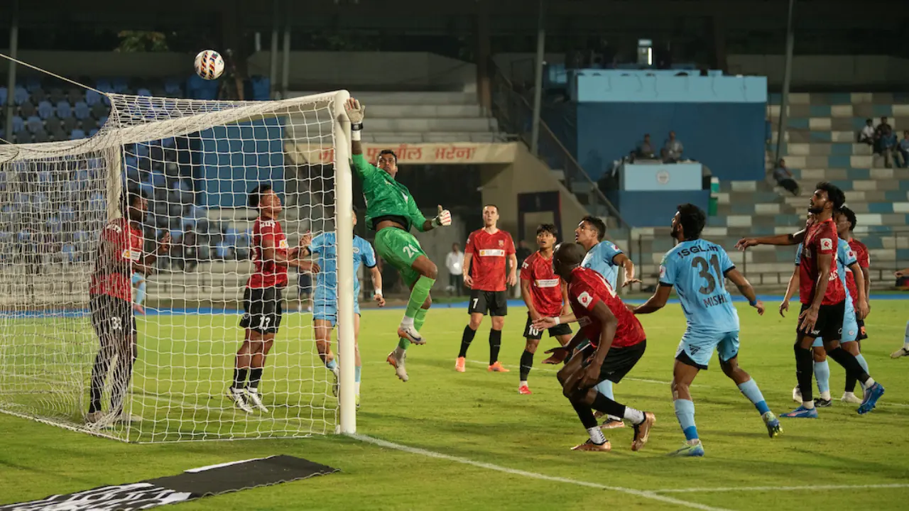 SC Delhi Fight Back to Hold Mumbai City FC 2-2 in ISL