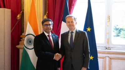 India, France Review Strategic Ties, Economic Security in Paris