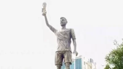 Messi Statue Removed in Kolkata After Safety Concerns